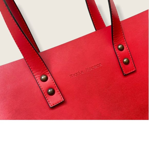 Nuria Morera red vegan leather tote +inner bag - Picture 6 of 6